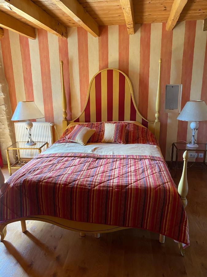 Готель Le Domaine De Tizo Saint-Victor-de-Morestel Екстер'єр фото